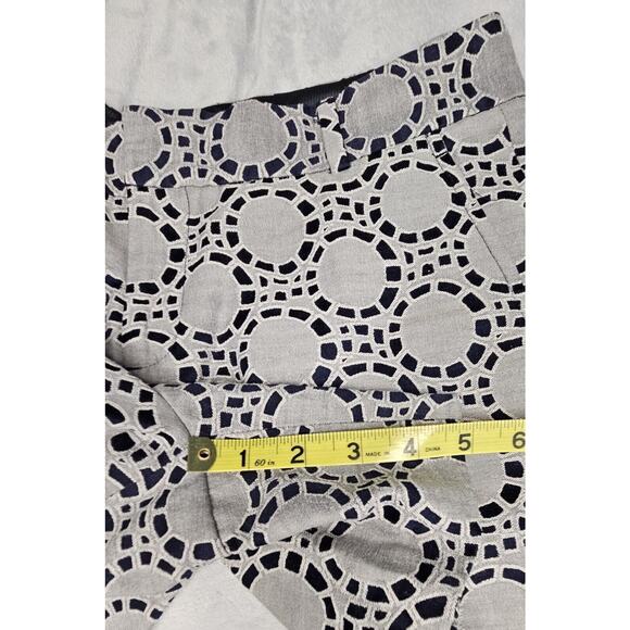 Banana Republic Size 4 Geometric Circle Printed Cotton Shorts Navy Blue White - Picture 6 of 9